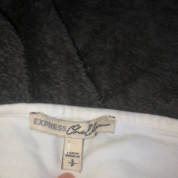 Express Crop Top - Picture 2 of 3